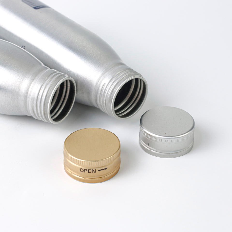 Aluminum beverage bottle details 1